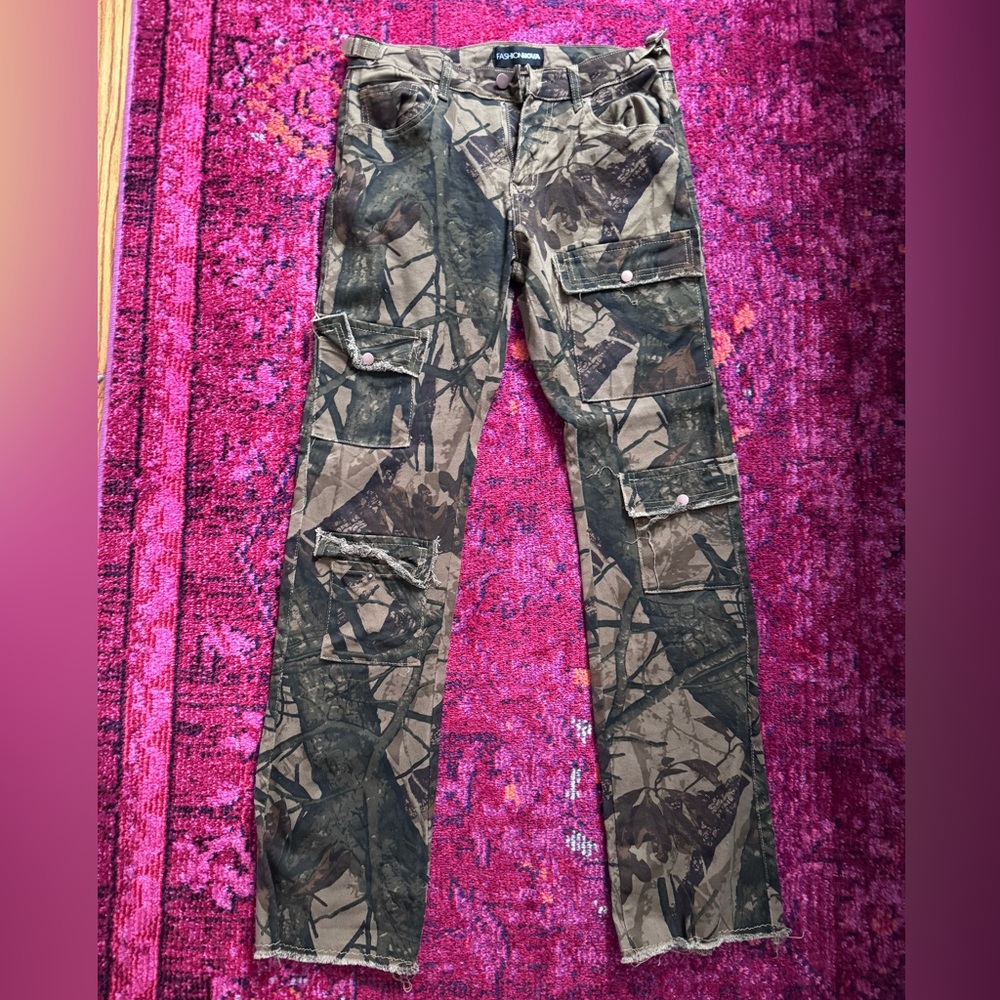 Super Cute Camo Cargo Jeans - Picture 2 of 4